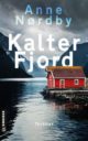 Cover Kalter Fjord Medium zeigt eine Fjordlandschaft