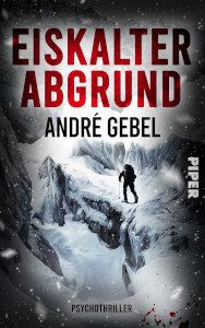 Cover_Eiskalter Abgrund_Thumb300_zeigt eine Person, die allein durch eine verschneite Gletscherlandschaft wandert