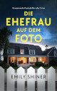 Cover_Die Ehefrau auf dem Foto_Thumb_zeigt hellerleuchtetes Einfamilienhaus