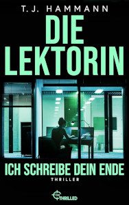 Cover_Die Lektorin_Thumb300_zeigt Frau an einem Schreibtisch in einem recht dunklen Büro